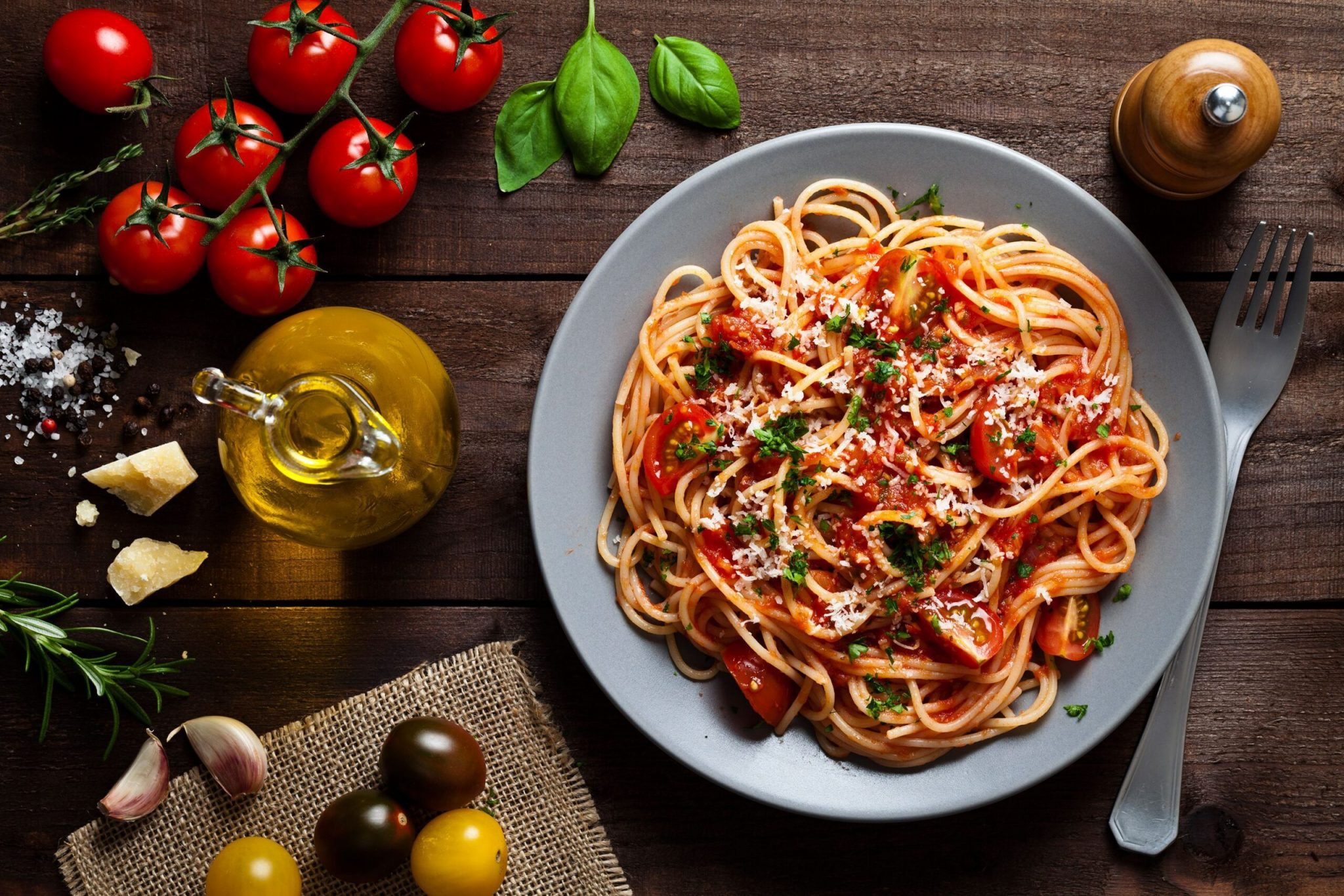 Mì spagetti sốt bò bằm với sợi mì được làm từ máy làm bún mì Philip đơn giản, tiện lợi. Đây sẽ là một bữa sáng nhanh gọn cho các gia đình bận rộn