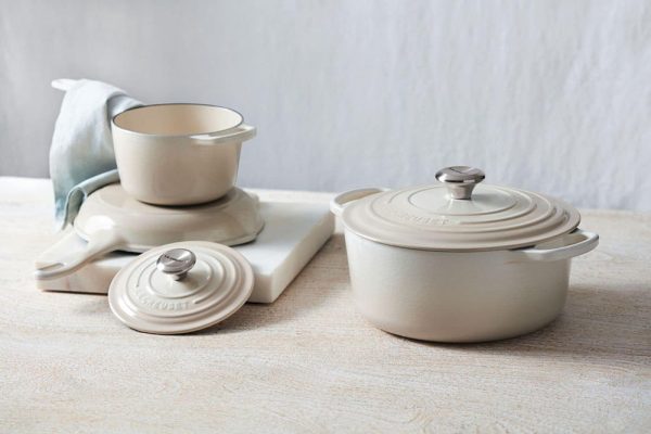 NOI Le Creuset 20 cm mau trang vang Meringue 2