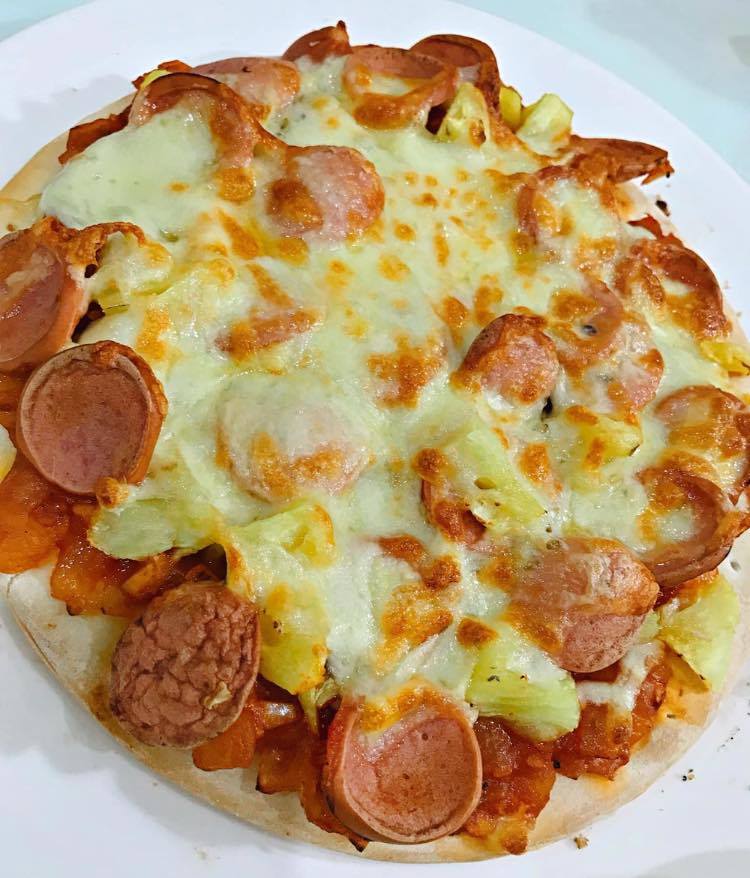 cách làm bánh pizza xúc xích bằng nồi chiên không dầu