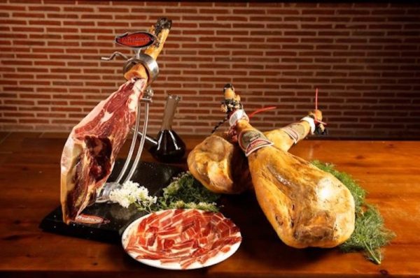 Thịt đùi heo muối iberico hấp dẫn